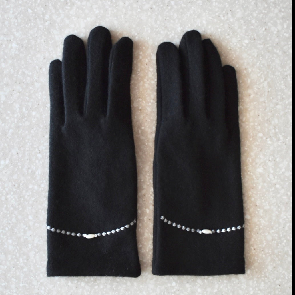 embroidered pearl gloves