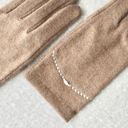 embroidered pearl gloves