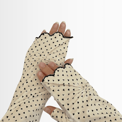 L048  三角デザイン指先ししゅう　UVアームカバー手袋　ロングサイズ